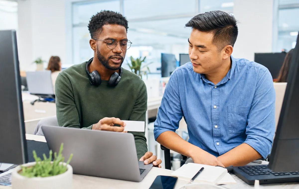 Interner IT-Support mit Fehlermeldung, Gerätedaten, Problem mit Microsoft Teams und Ticketnotiz